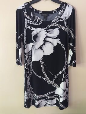 White House Black Market Black & White Floral Chain Print Tunic